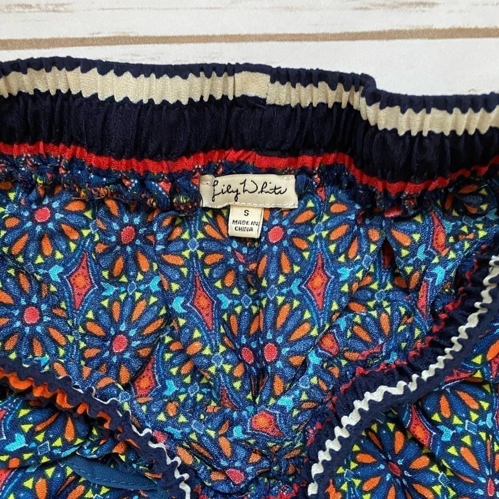 Lily White Geometric Flower Print Jogger - Picture 3 of 3